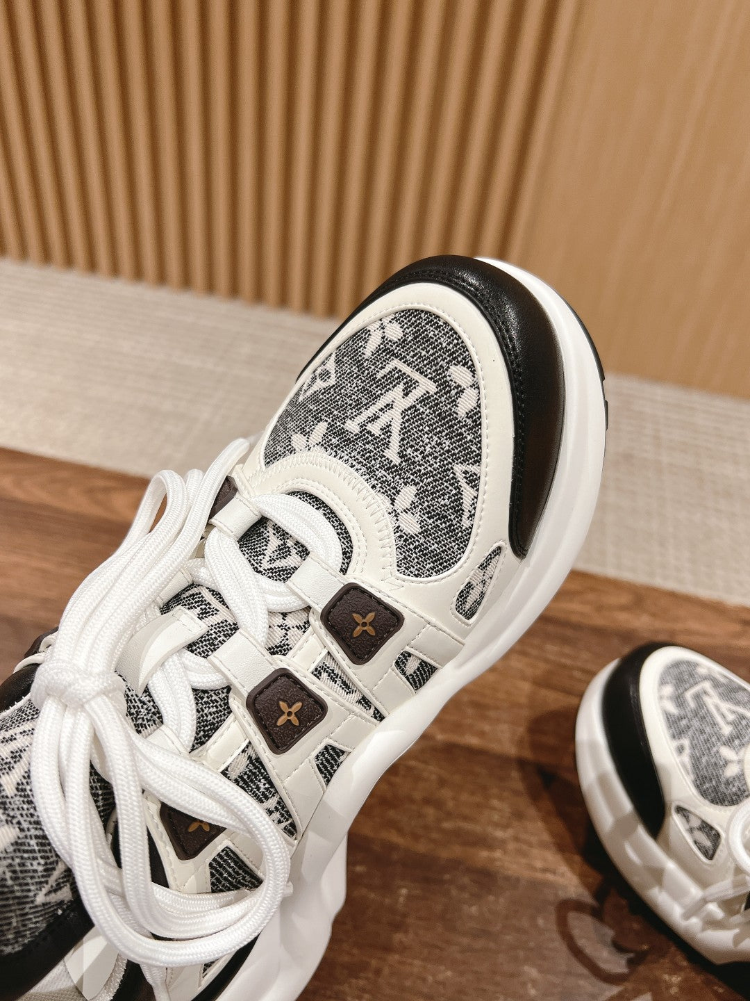 LV ARCHLIGHT SNEAKER IN WHITE MIX BLACK CALFSKIN AND MONOGRAM DENIM - 35