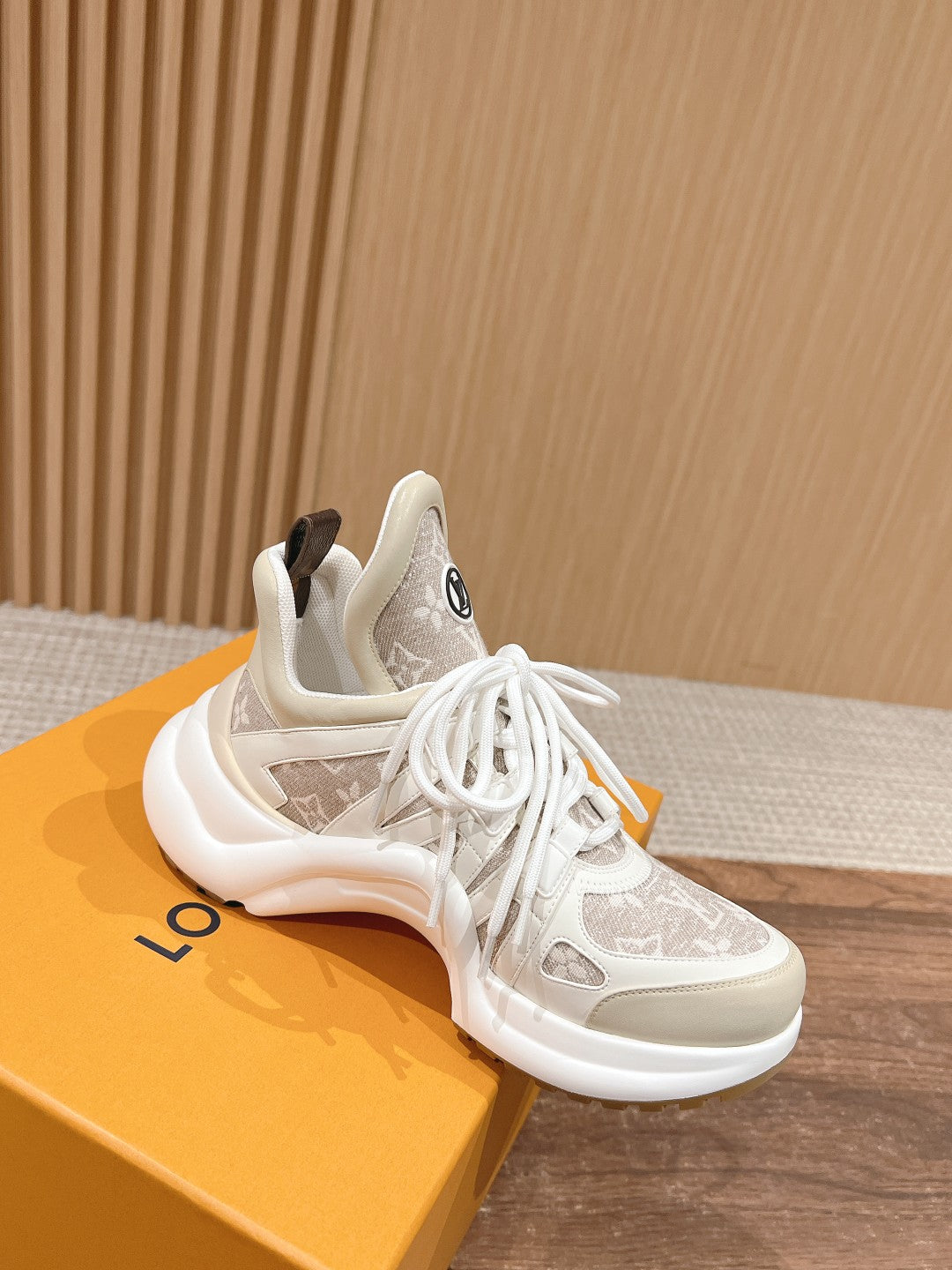 LV ARCHLIGHT SNEAKER IN WHITE CALFSKIN AND CAMEL BEIGE MONOGRAM DENIM - 35