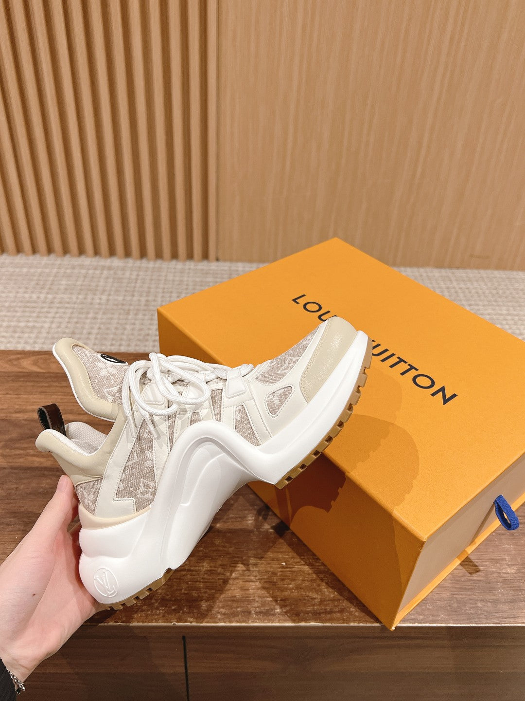 LV ARCHLIGHT SNEAKER IN WHITE CALFSKIN AND CAMEL BEIGE MONOGRAM DENIM - 35