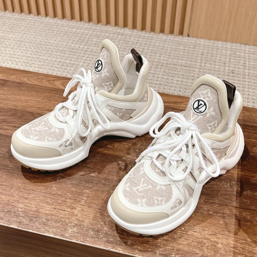 LV ARCHLIGHT SNEAKER IN WHITE CALFSKIN AND CAMEL BEIGE MONOGRAM DENIM - 35