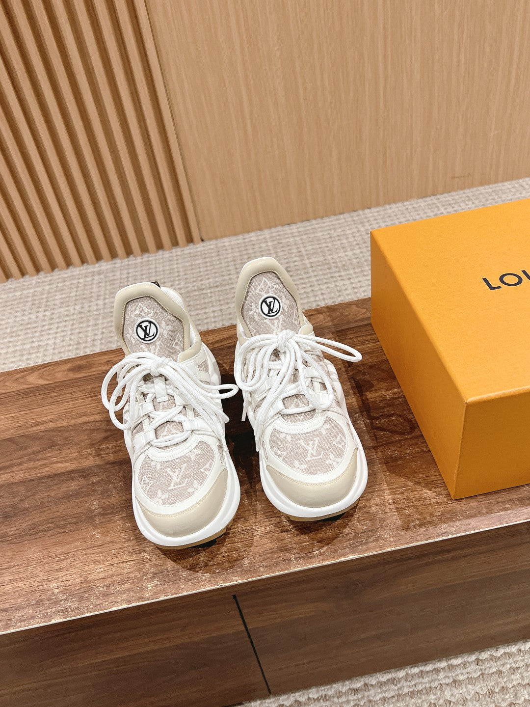 LV ARCHLIGHT SNEAKER IN WHITE CALFSKIN AND CAMEL BEIGE MONOGRAM DENIM - 35