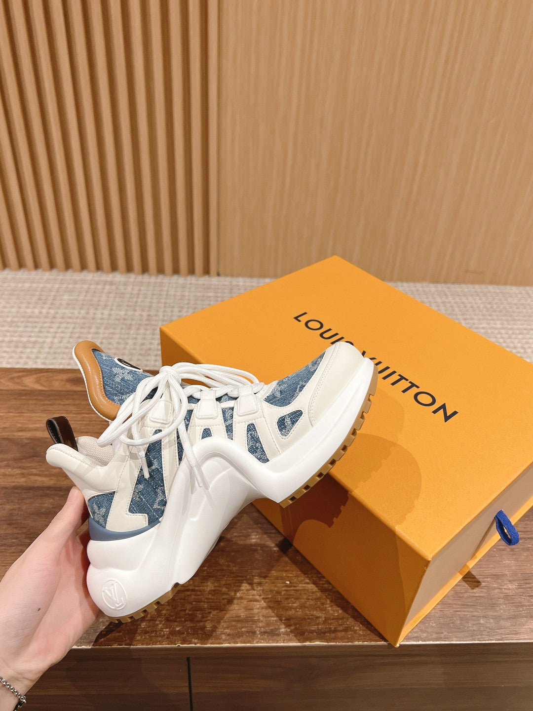 LV ARCHLIGHT SNEAKER IN WHITE CALFSKIN AND LIGHT BLUE MONOGRAM DENIM - 35