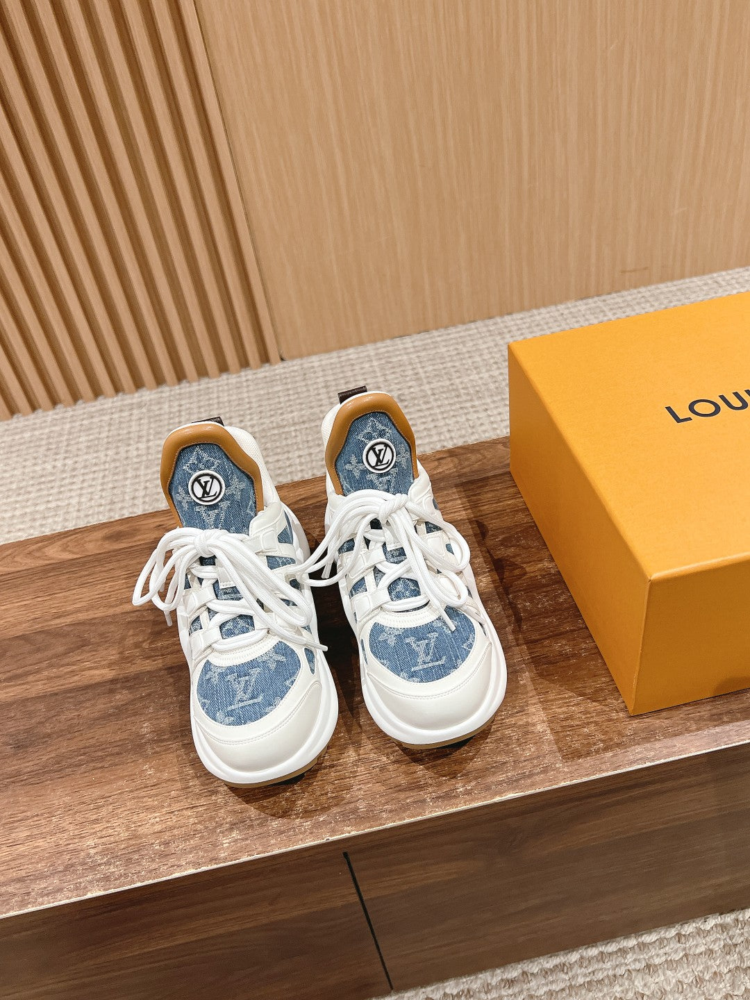 LV ARCHLIGHT SNEAKER IN WHITE CALFSKIN AND LIGHT BLUE MONOGRAM DENIM - 35