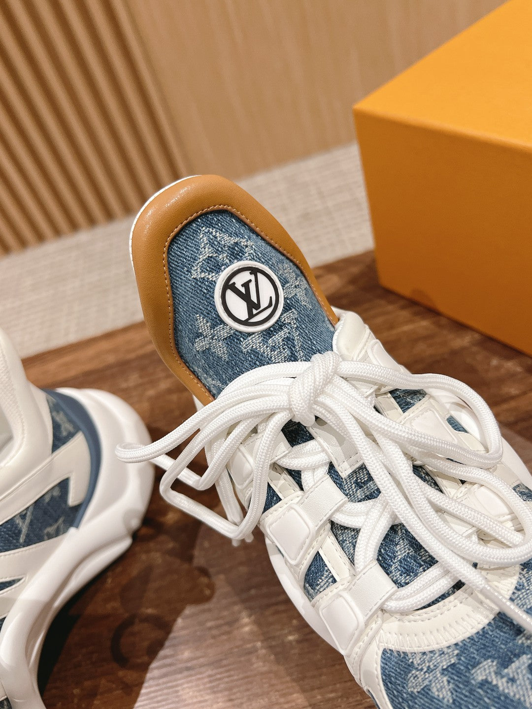 LV ARCHLIGHT SNEAKER IN WHITE CALFSKIN AND LIGHT BLUE MONOGRAM DENIM - 35
