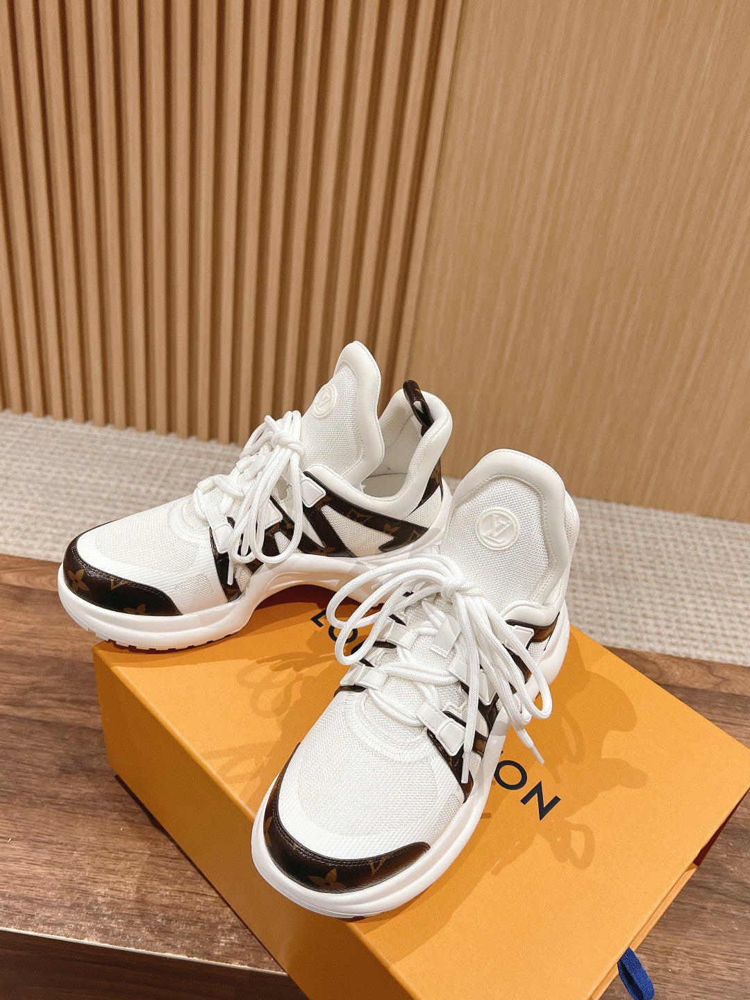 LV ARCHLIGHT SNEAKER IN WHITE CANVAS AND CHOCOLATE BROWN MONOGRAM CALFSKIN - 35