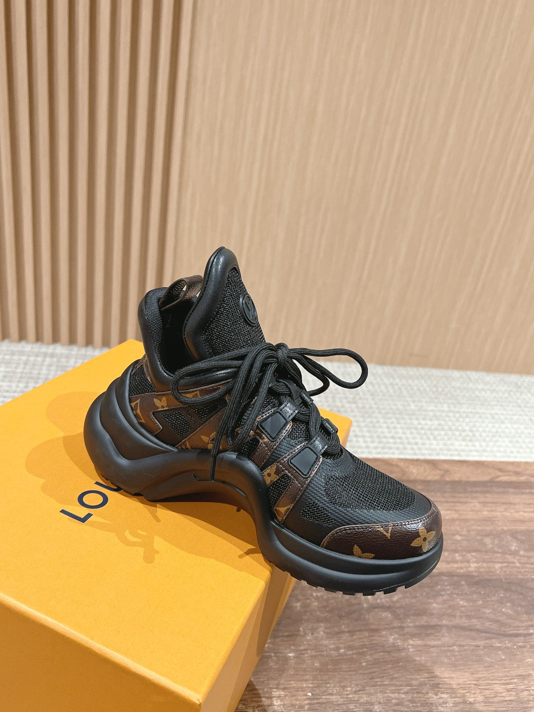 LV ARCHLIGHT SNEAKER IN BLACK CANVAS AND CHOCOLATE BROWN MONOGRAM CALFSKIN - 35