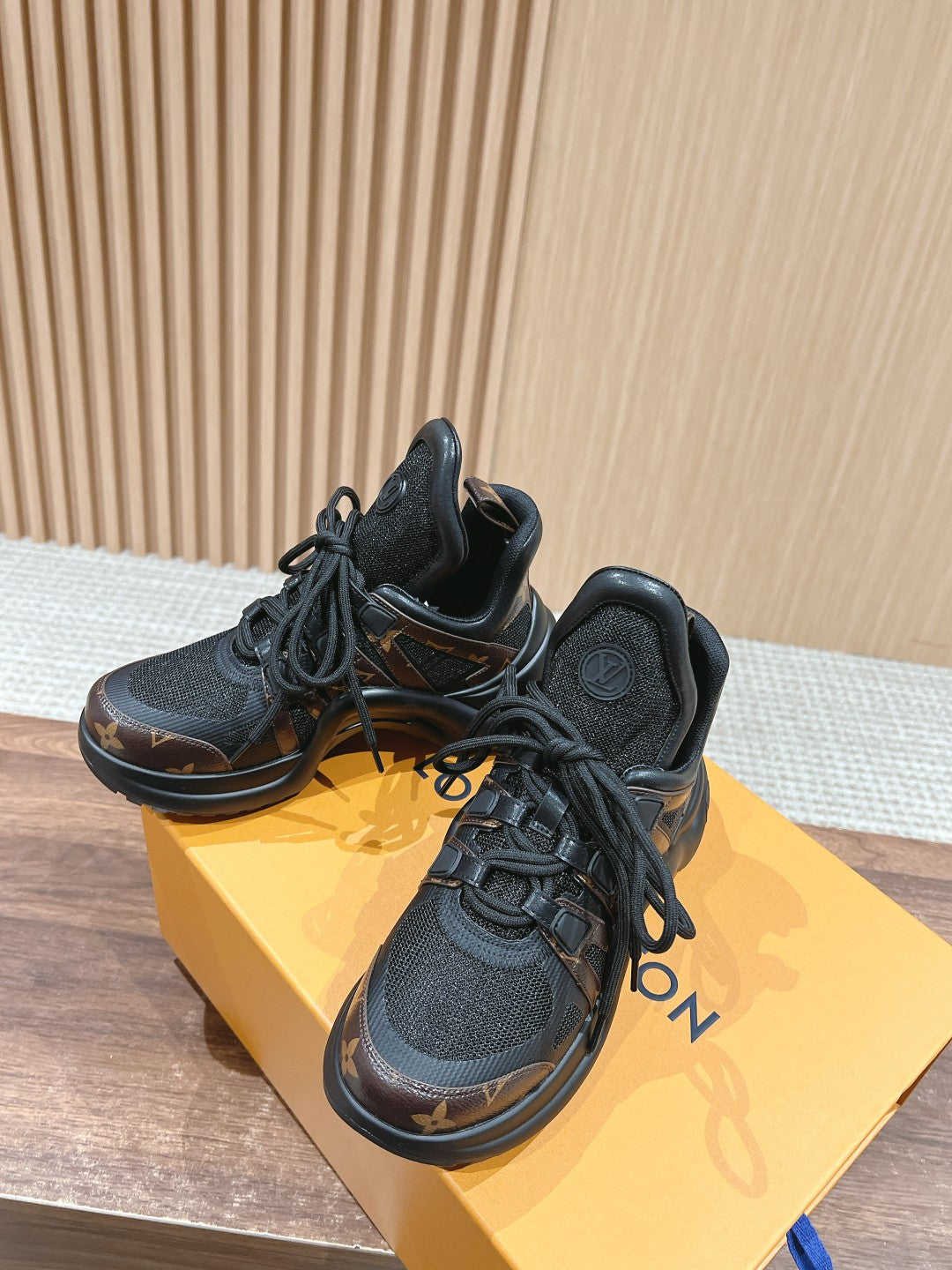 LV ARCHLIGHT SNEAKER IN BLACK CANVAS AND CHOCOLATE BROWN MONOGRAM CALFSKIN - 35