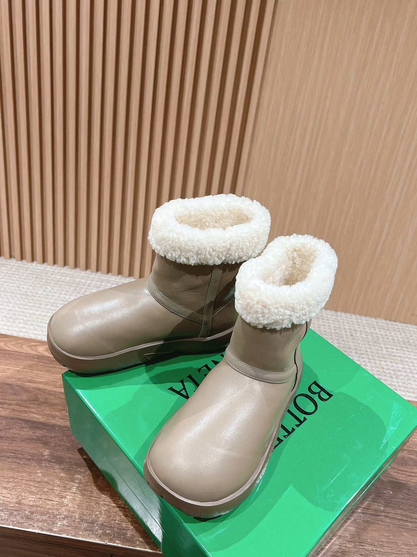 SNAP ANKLE BOOT IN KHAKI BROWN LAMBSKIN AND SHEARLING LINING - 35