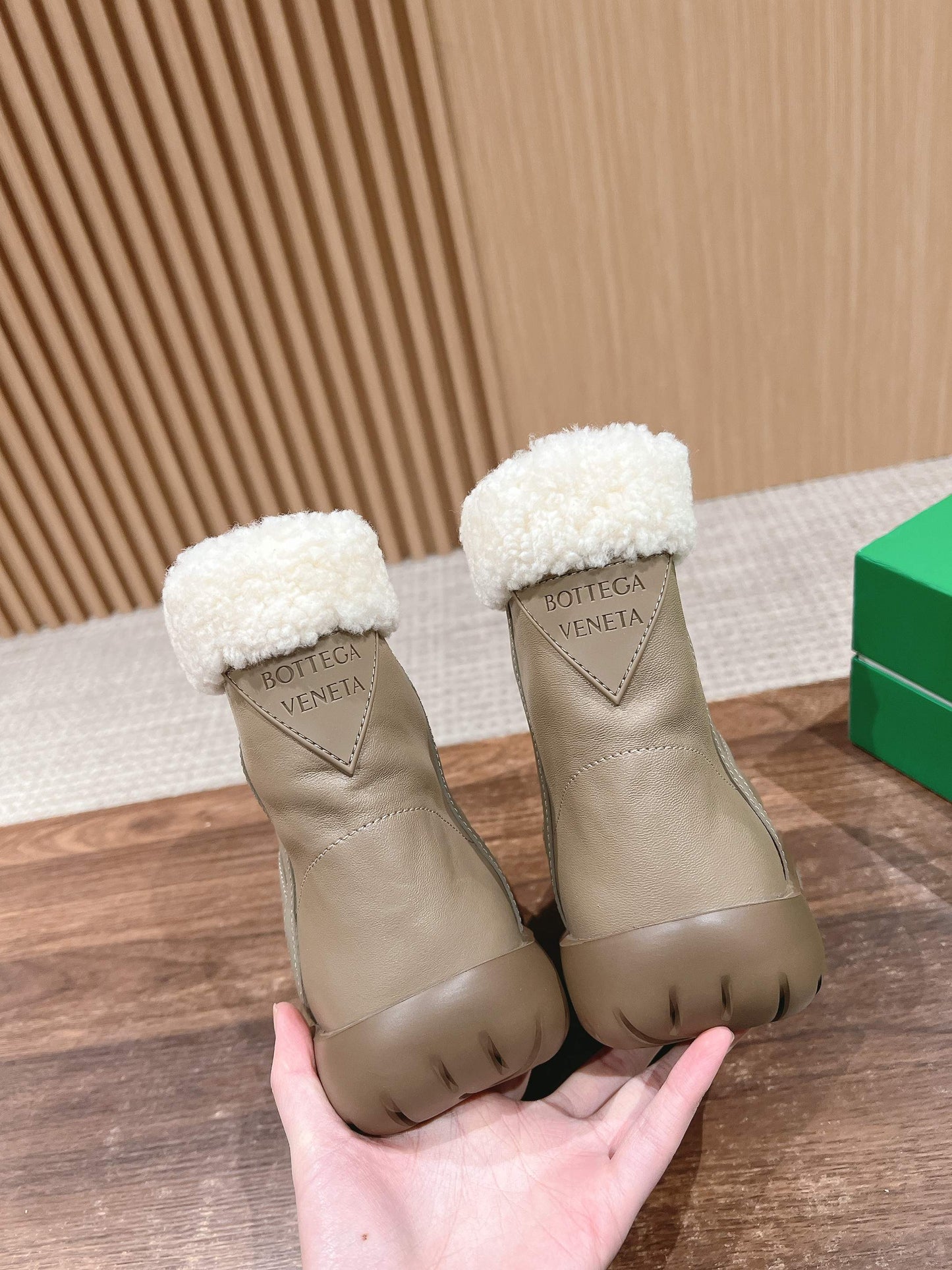 SNAP ANKLE BOOT IN KHAKI BROWN LAMBSKIN AND SHEARLING LINING - 35