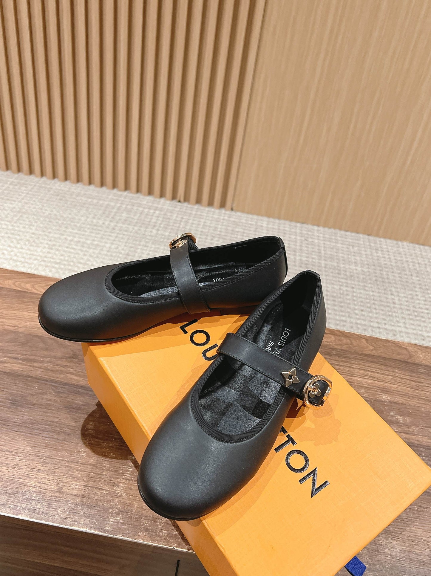 MARY JANE FLAT IN BLACK CALFSKIN 168943 - 35