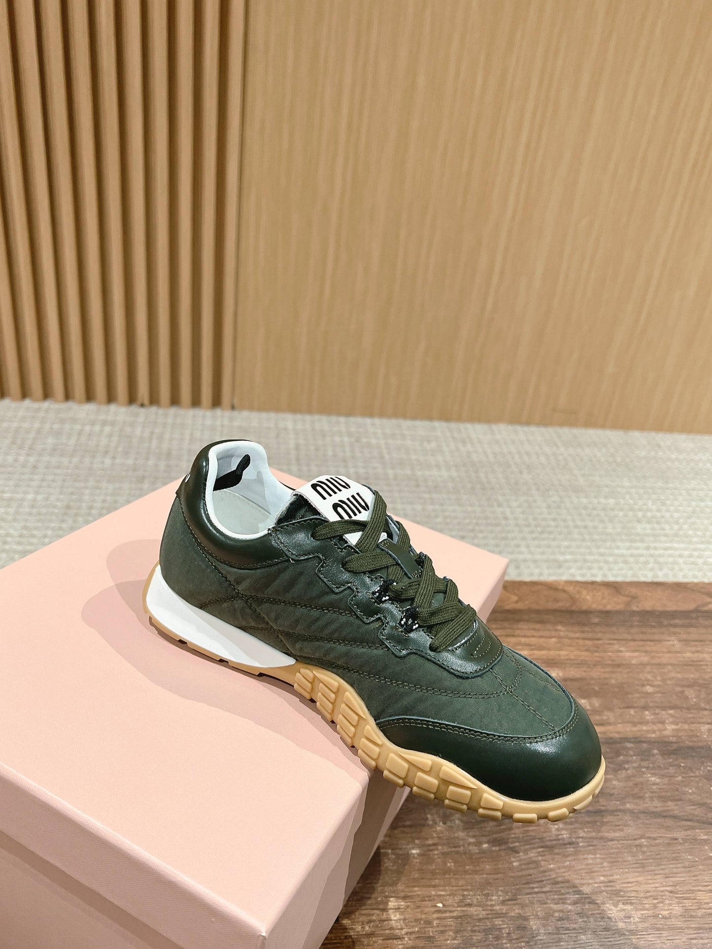 RUNNING SNEAKERS IN ARMY GREEN LAMBSKIN AND FABRIC ANTI-SLIP RUBBER SOLE - 35