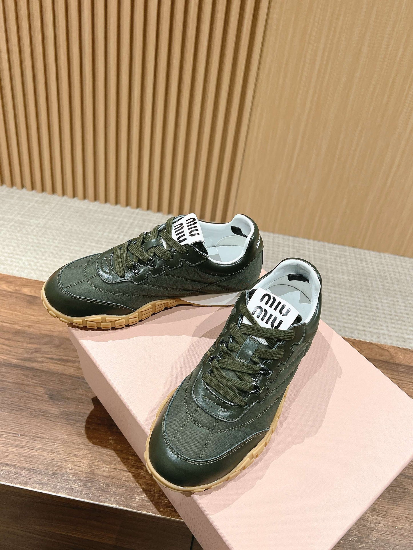 RUNNING SNEAKERS IN ARMY GREEN LAMBSKIN AND FABRIC ANTI-SLIP RUBBER SOLE - 35