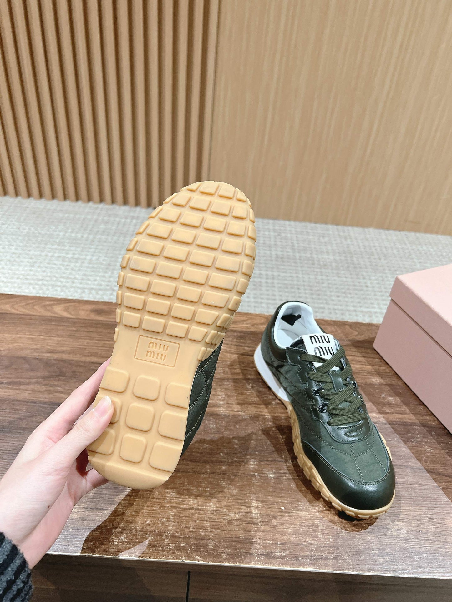 RUNNING SNEAKERS IN ARMY GREEN LAMBSKIN AND FABRIC ANTI-SLIP RUBBER SOLE - 35