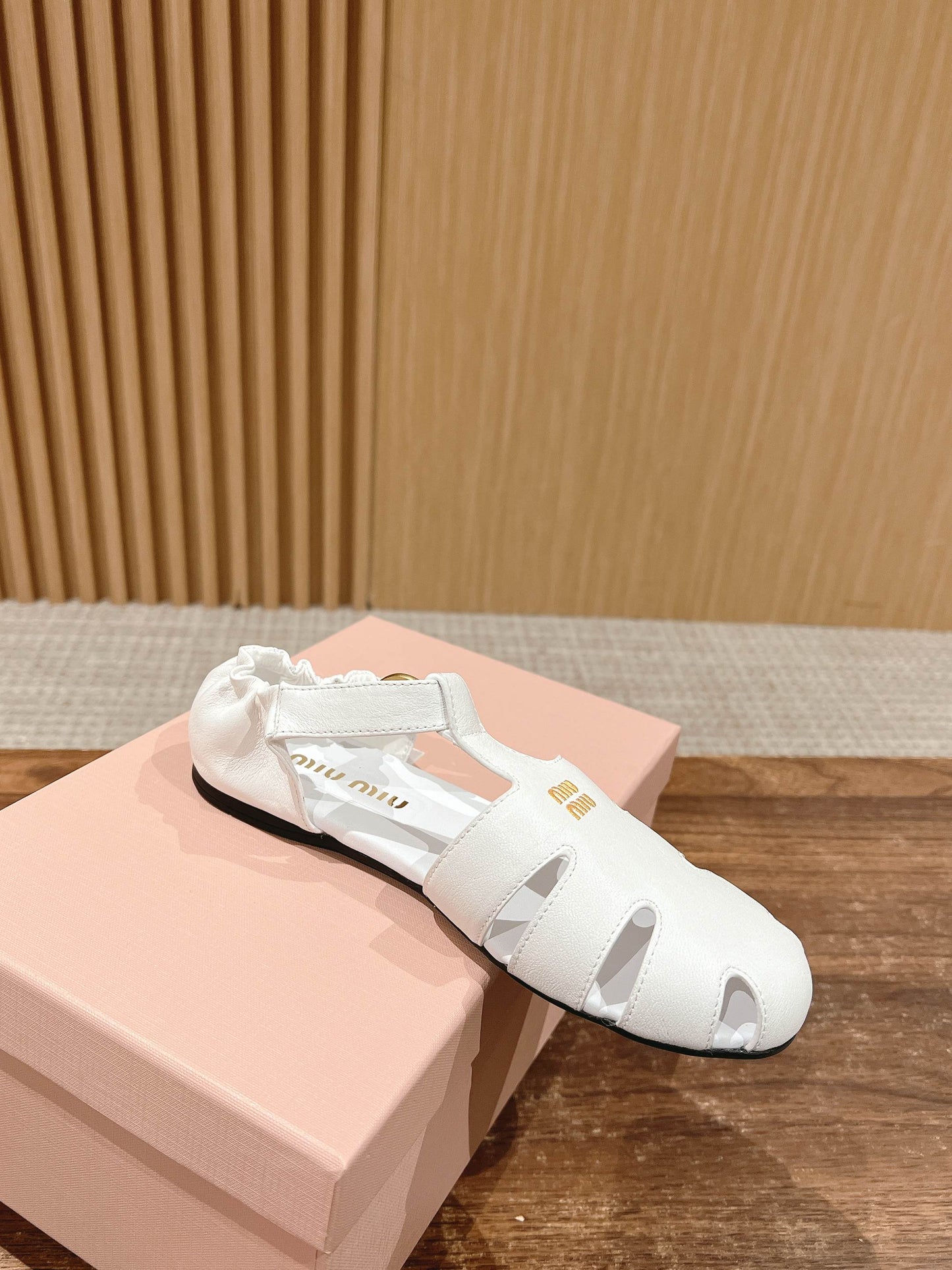 FISHERMAN BUCKLE SANDALS IN WHITE LAMBSKIN - 35