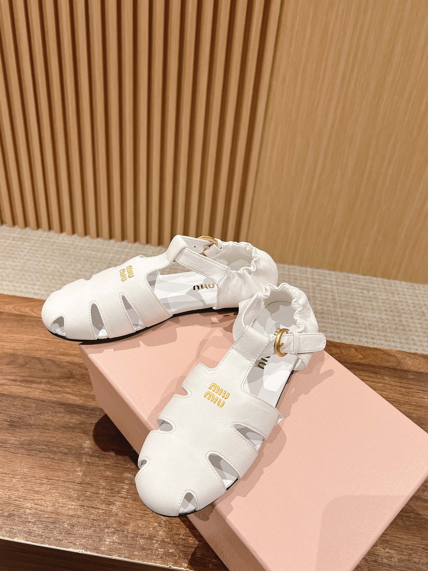 FISHERMAN BUCKLE SANDALS IN WHITE LAMBSKIN - 35