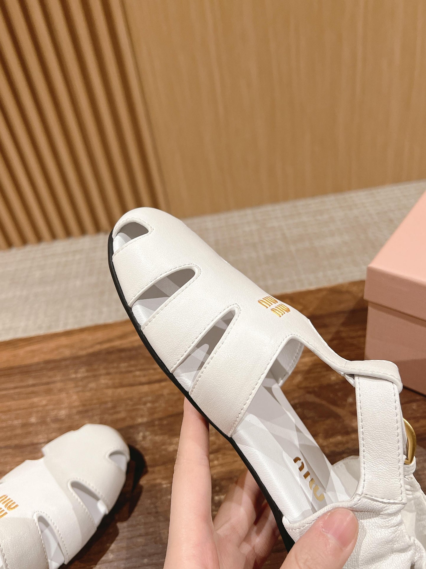 FISHERMAN BUCKLE SANDALS IN WHITE LAMBSKIN - 35