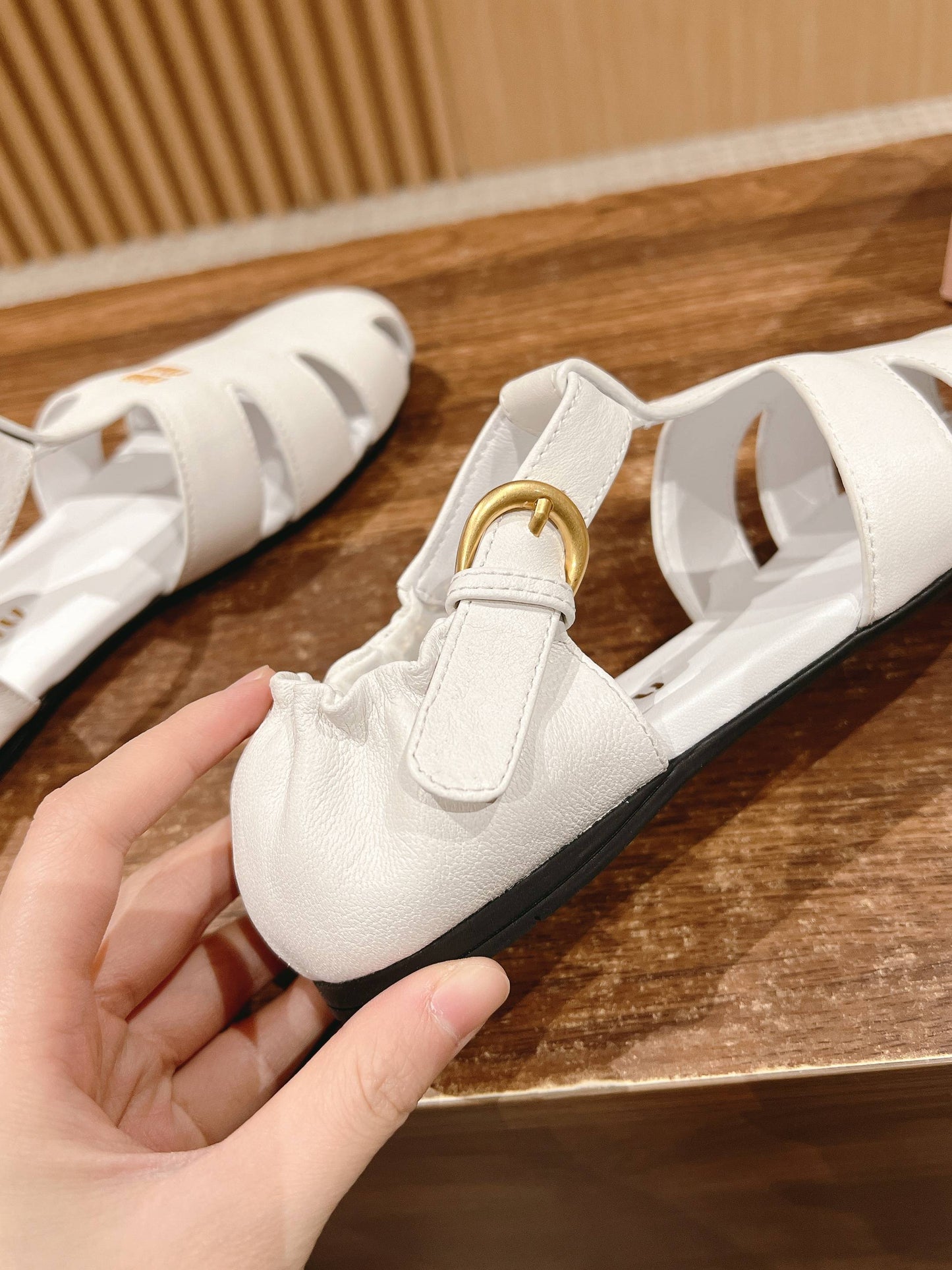 FISHERMAN BUCKLE SANDALS IN WHITE LAMBSKIN - 35