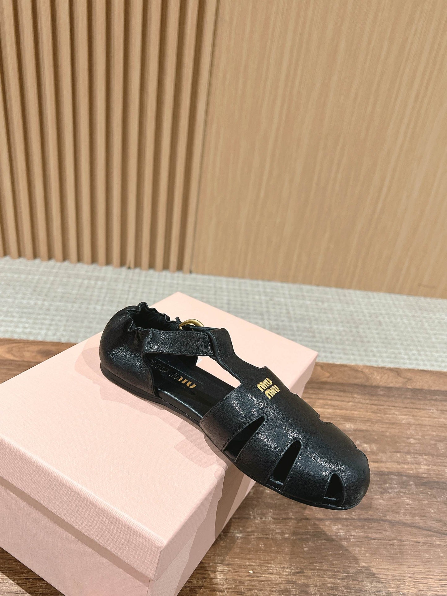 FISHERMAN BUCKLE SANDALS IN BLACK LAMBSKIN - 35