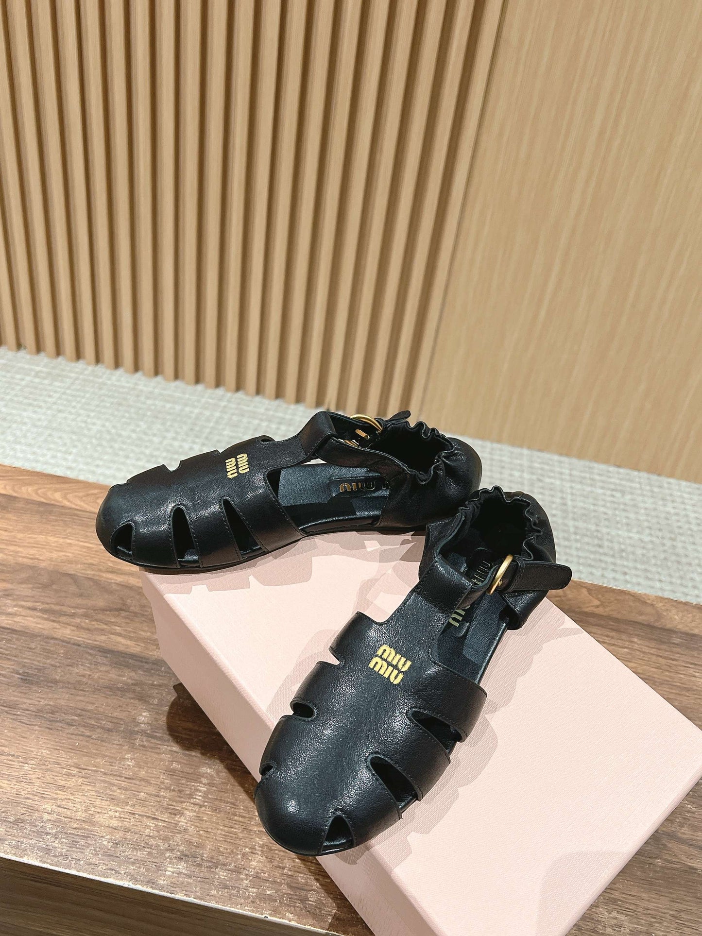 FISHERMAN BUCKLE SANDALS IN BLACK LAMBSKIN - 35
