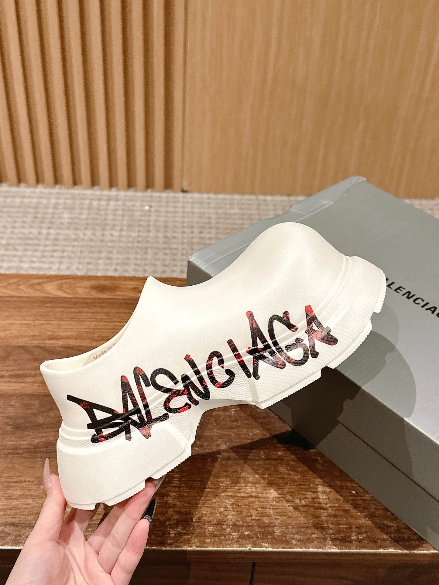GRAFFITI THICK-SOLED CHEF SHOES IN WHITE RUBBER - 35