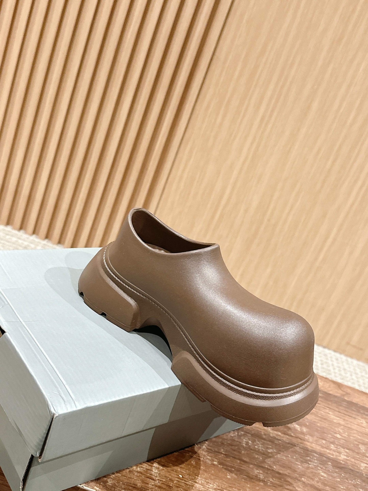 GRAFFITI THICK-SOLED CHEF SHOES IN BROWN RUBBER - 35