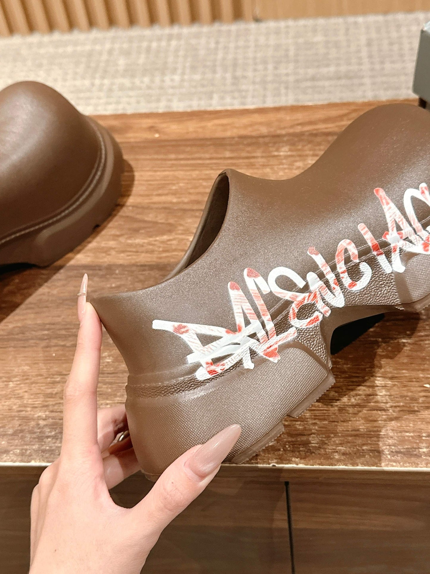 GRAFFITI THICK-SOLED CHEF SHOES IN BROWN RUBBER - 35
