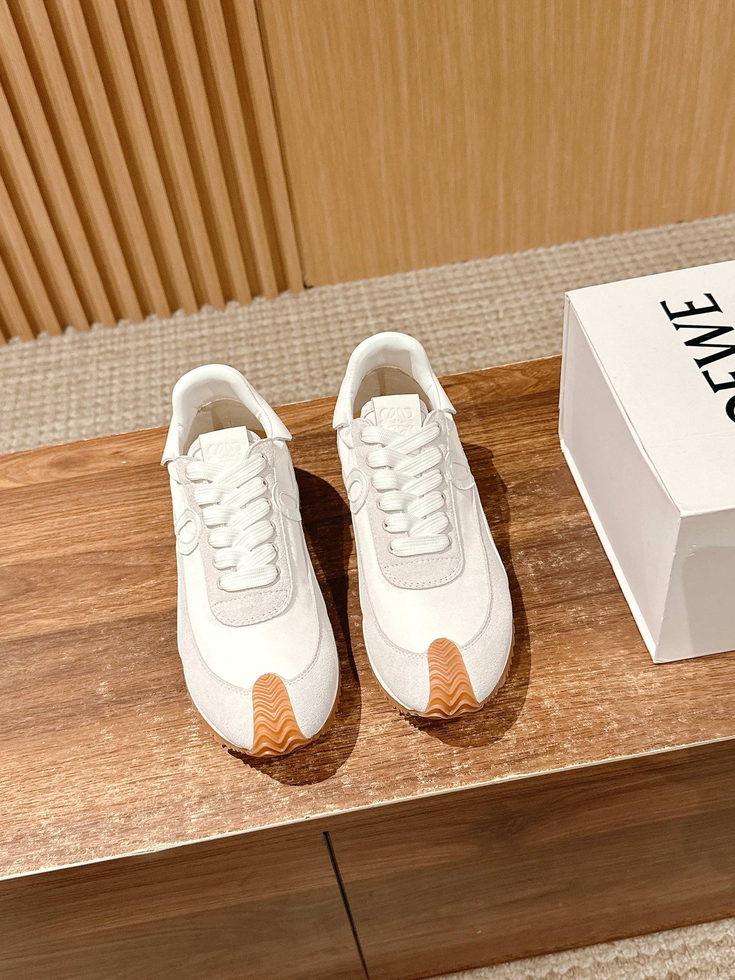 FLOW RUNNER SNEAKER IN LIGHT GRAY SUEDE AND WHITE SHEEPSKIN - 35