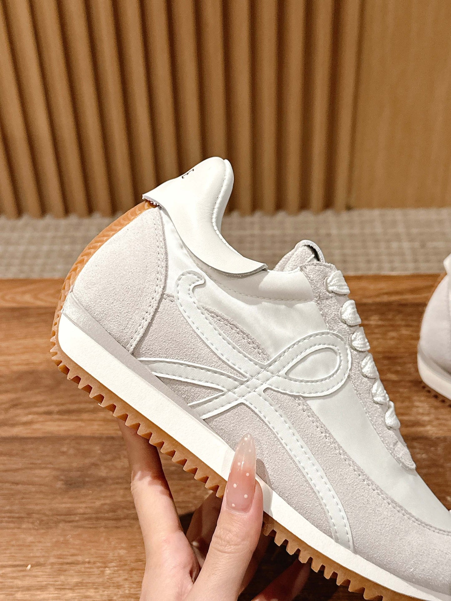 FLOW RUNNER SNEAKER IN LIGHT GRAY SUEDE AND WHITE SHEEPSKIN - 35