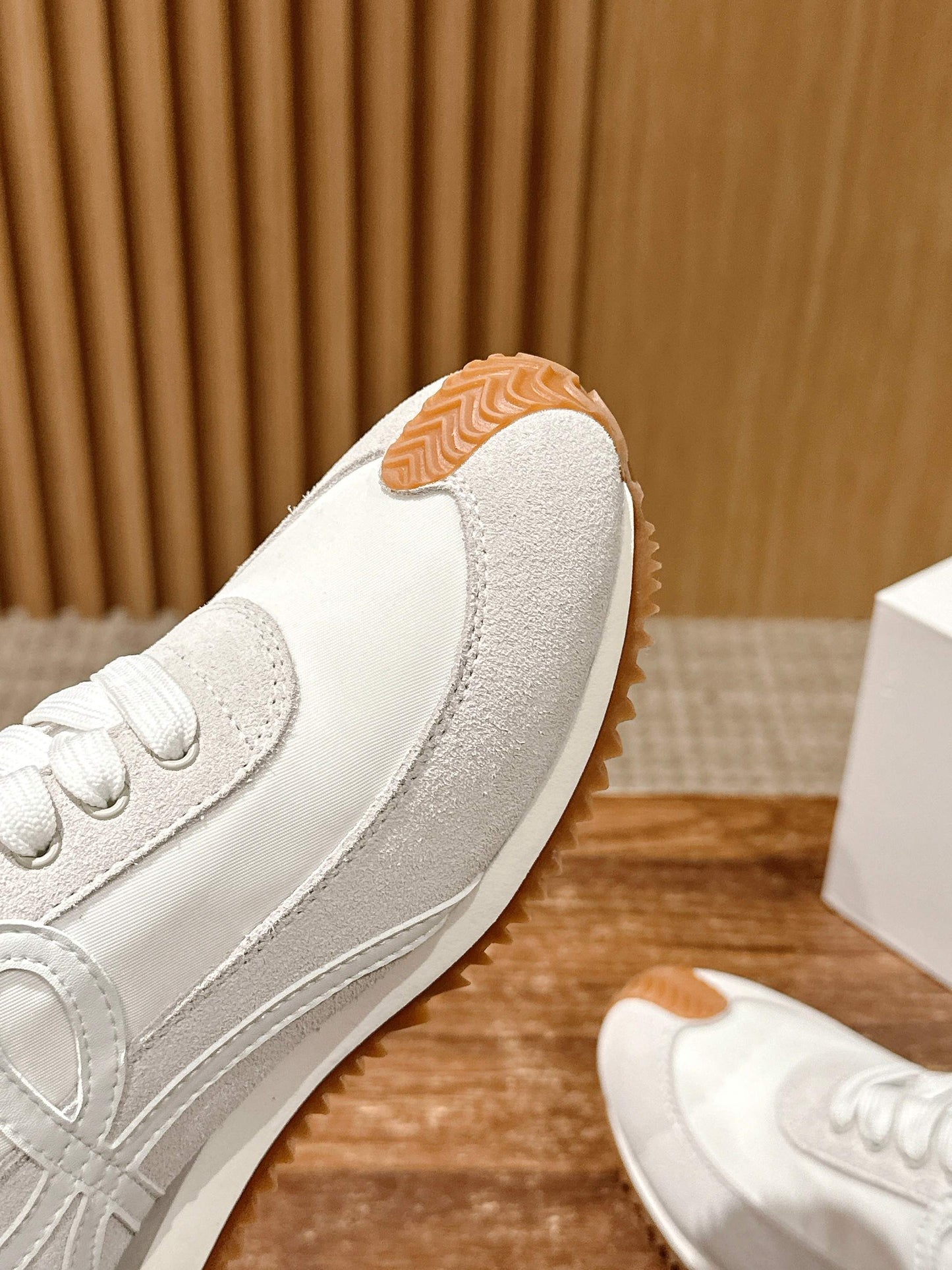 FLOW RUNNER SNEAKER IN LIGHT GRAY SUEDE AND WHITE SHEEPSKIN - 35