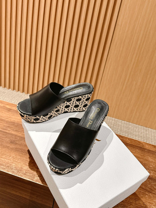 ATTITUDE WEDGE SLIDE 90MM IN BLACK CALFSKIN CANVAS SOLE - 35