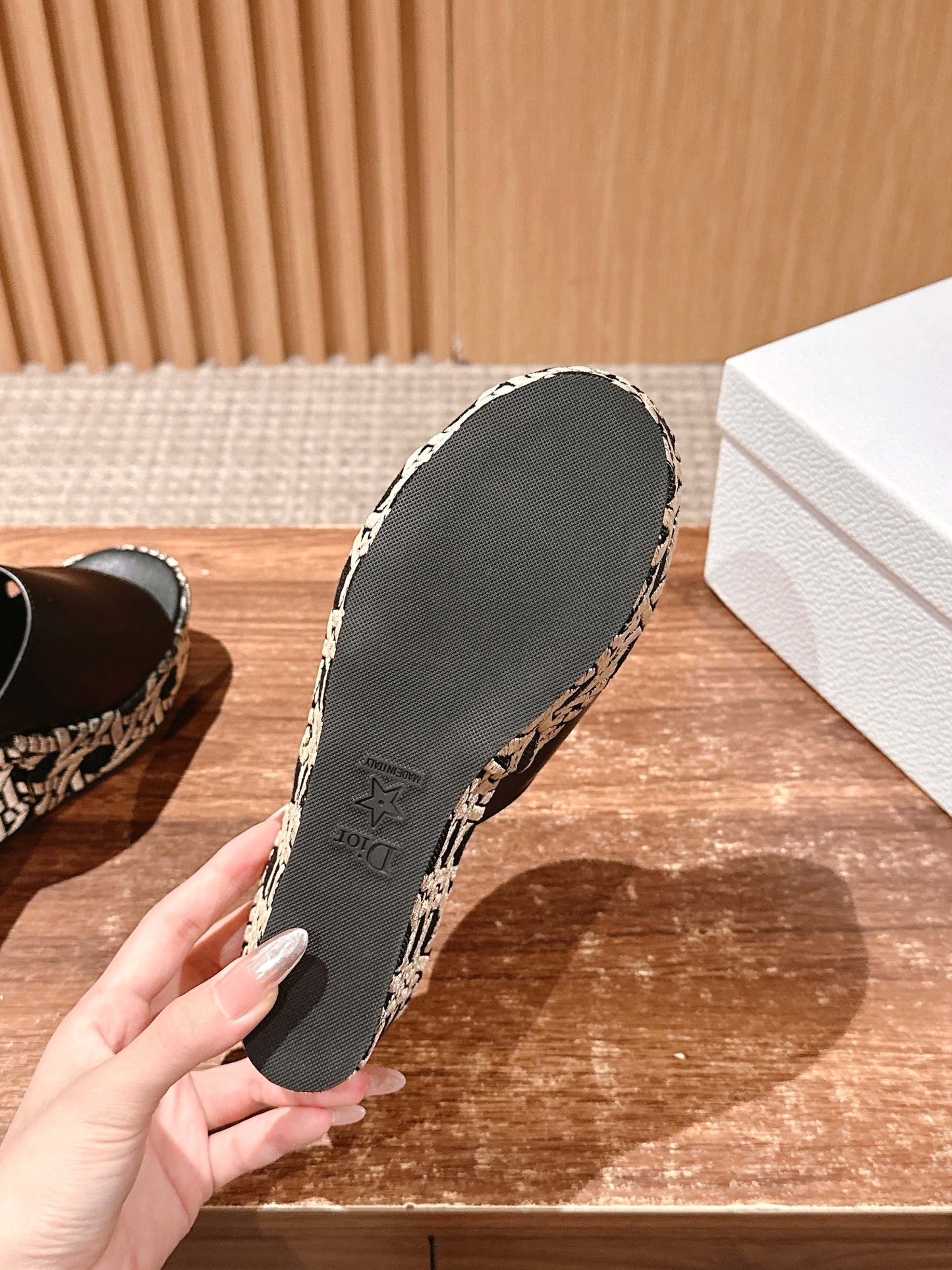 ATTITUDE WEDGE SLIDE 90MM IN BLACK CALFSKIN CANVAS SOLE - 35