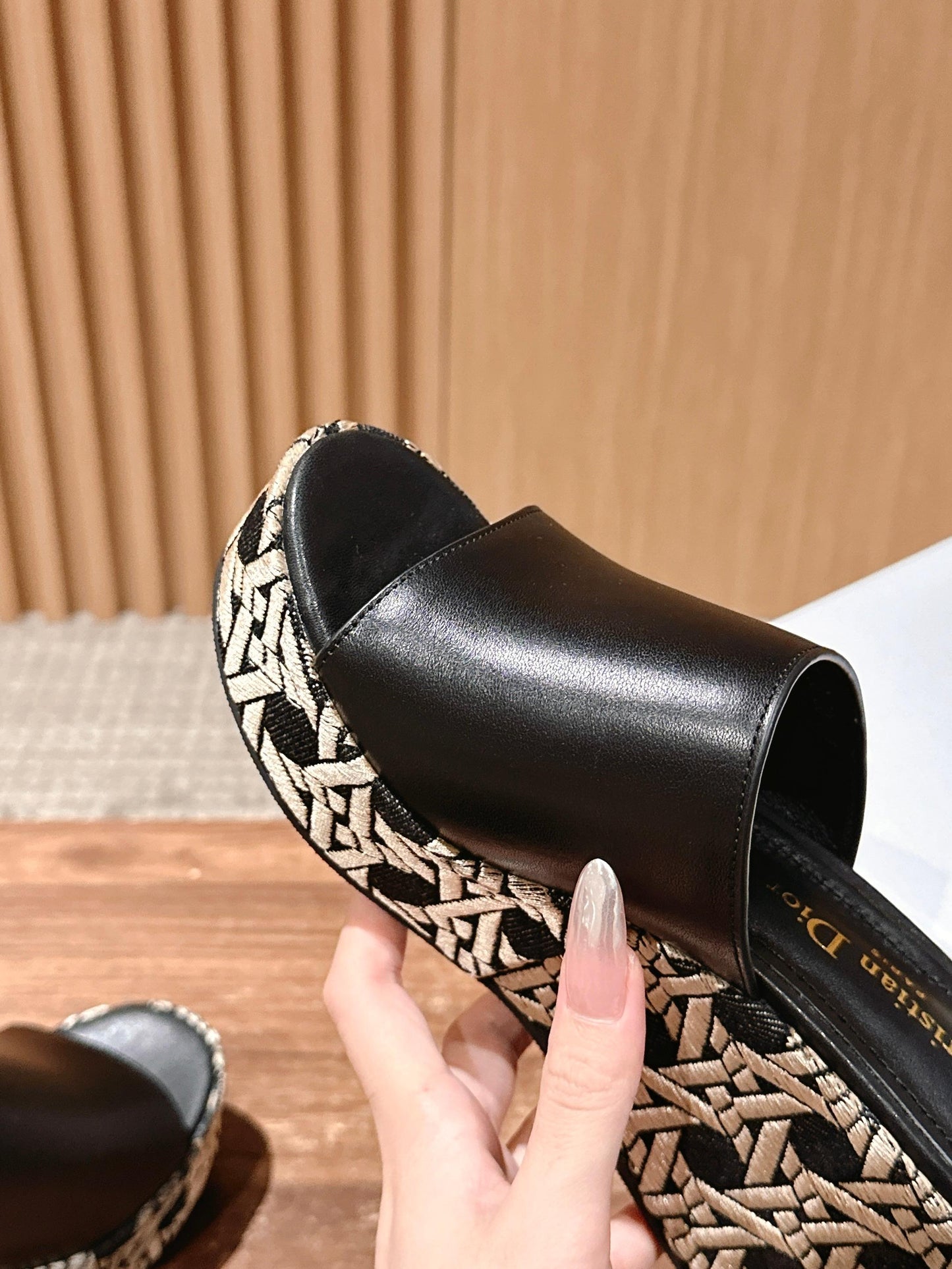 ATTITUDE WEDGE SLIDE 90MM IN BLACK CALFSKIN CANVAS SOLE - 35