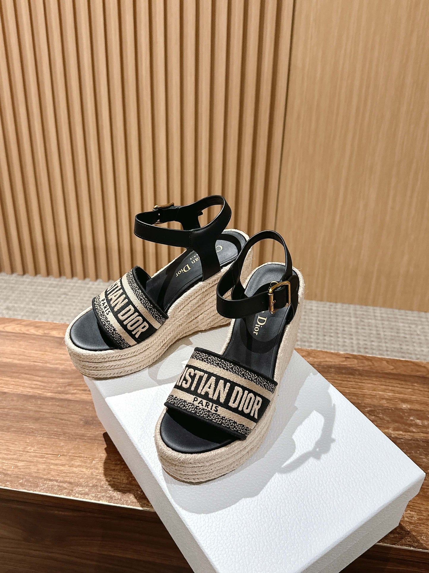 DWAY WEDGE SANDAL IN BLACK EMBROIDERED COTTON RAFFIA SOLE - 35