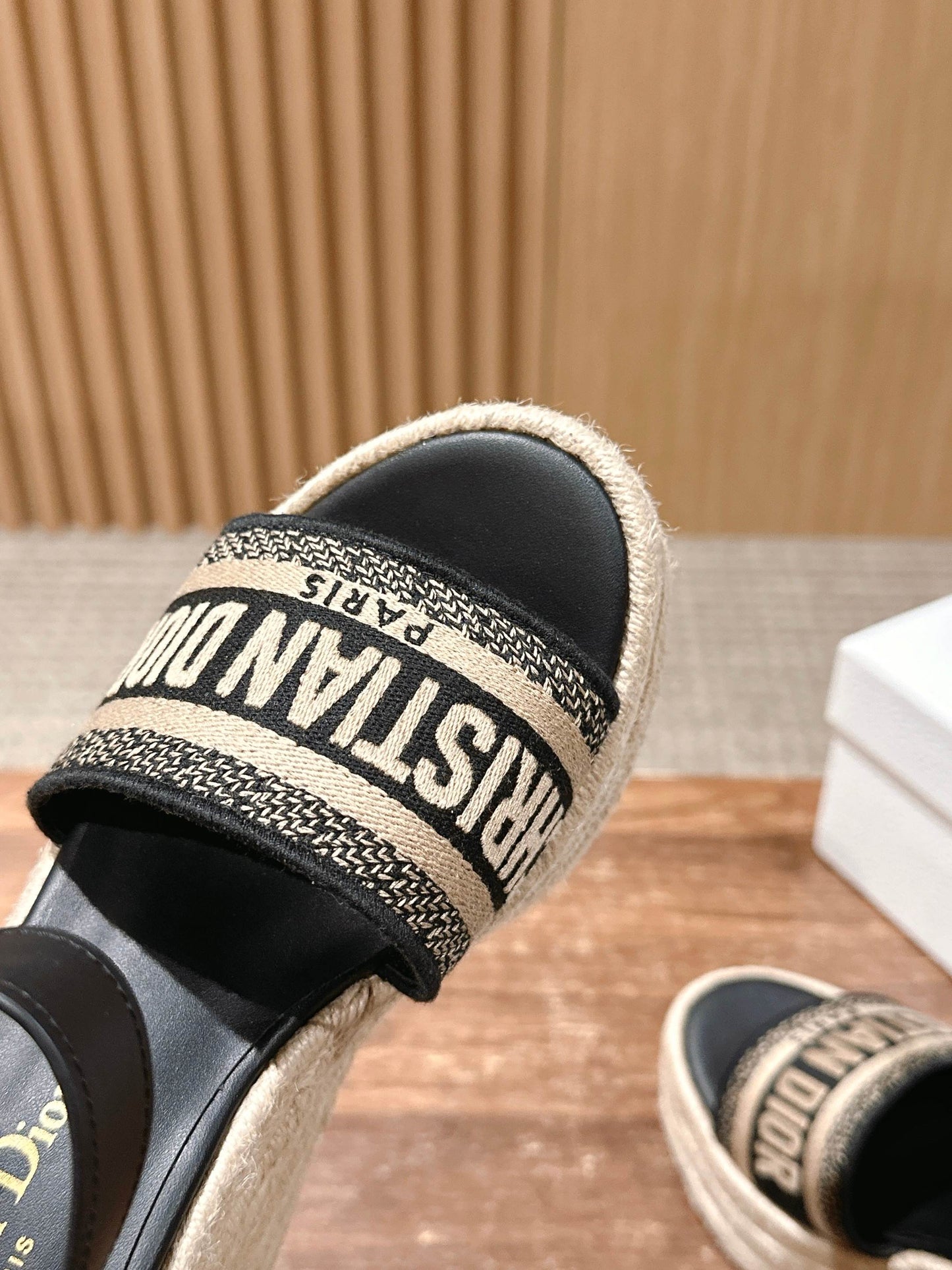 DWAY WEDGE SANDAL IN BLACK EMBROIDERED COTTON RAFFIA SOLE - 35