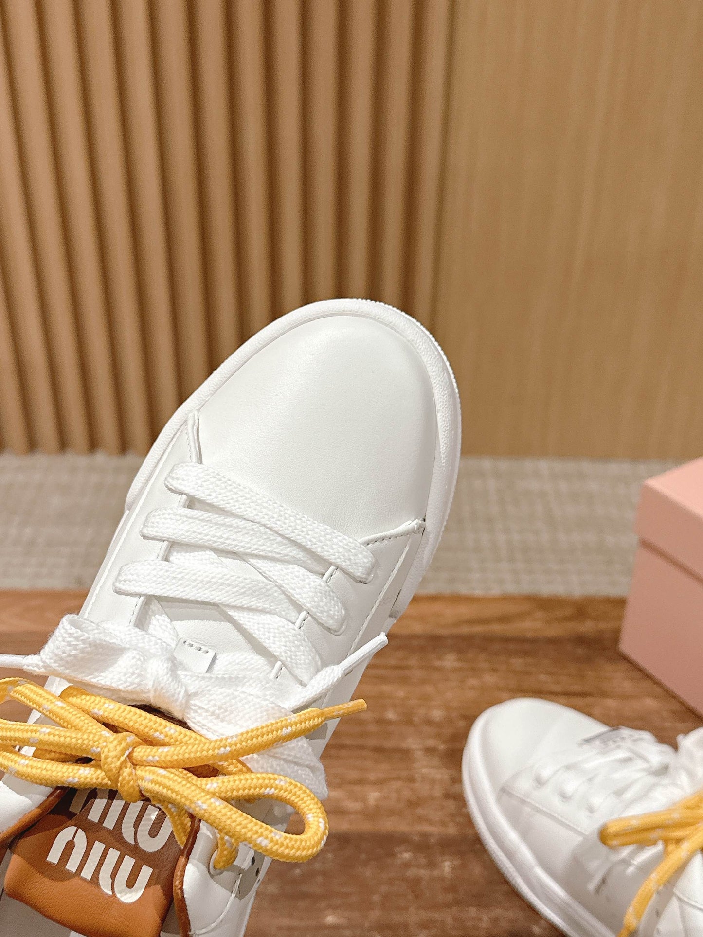 MM SNEAKERS IN WHITE CALFSKIN WITH YELLOW LACES - 35