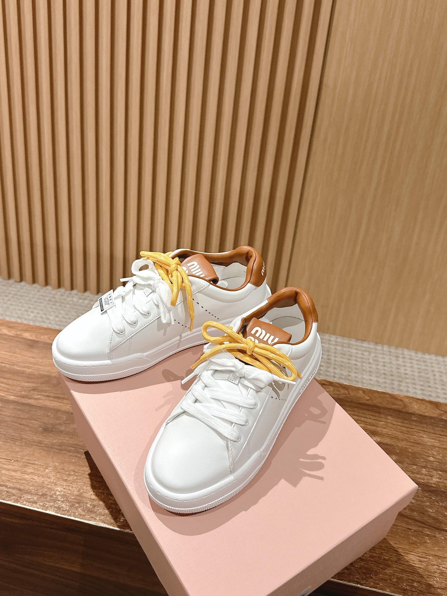 MM SNEAKERS IN WHITE CALFSKIN WITH YELLOW LACES - 35