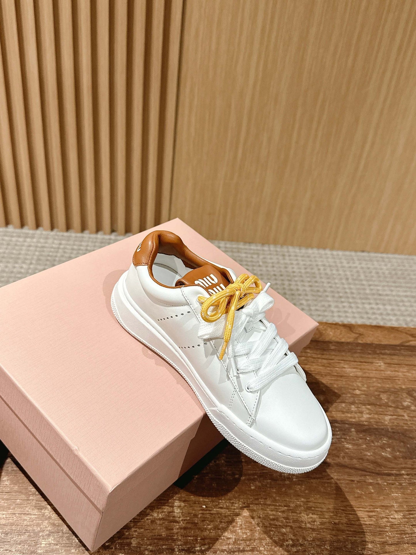 MM SNEAKERS IN WHITE CALFSKIN WITH YELLOW LACES - 35