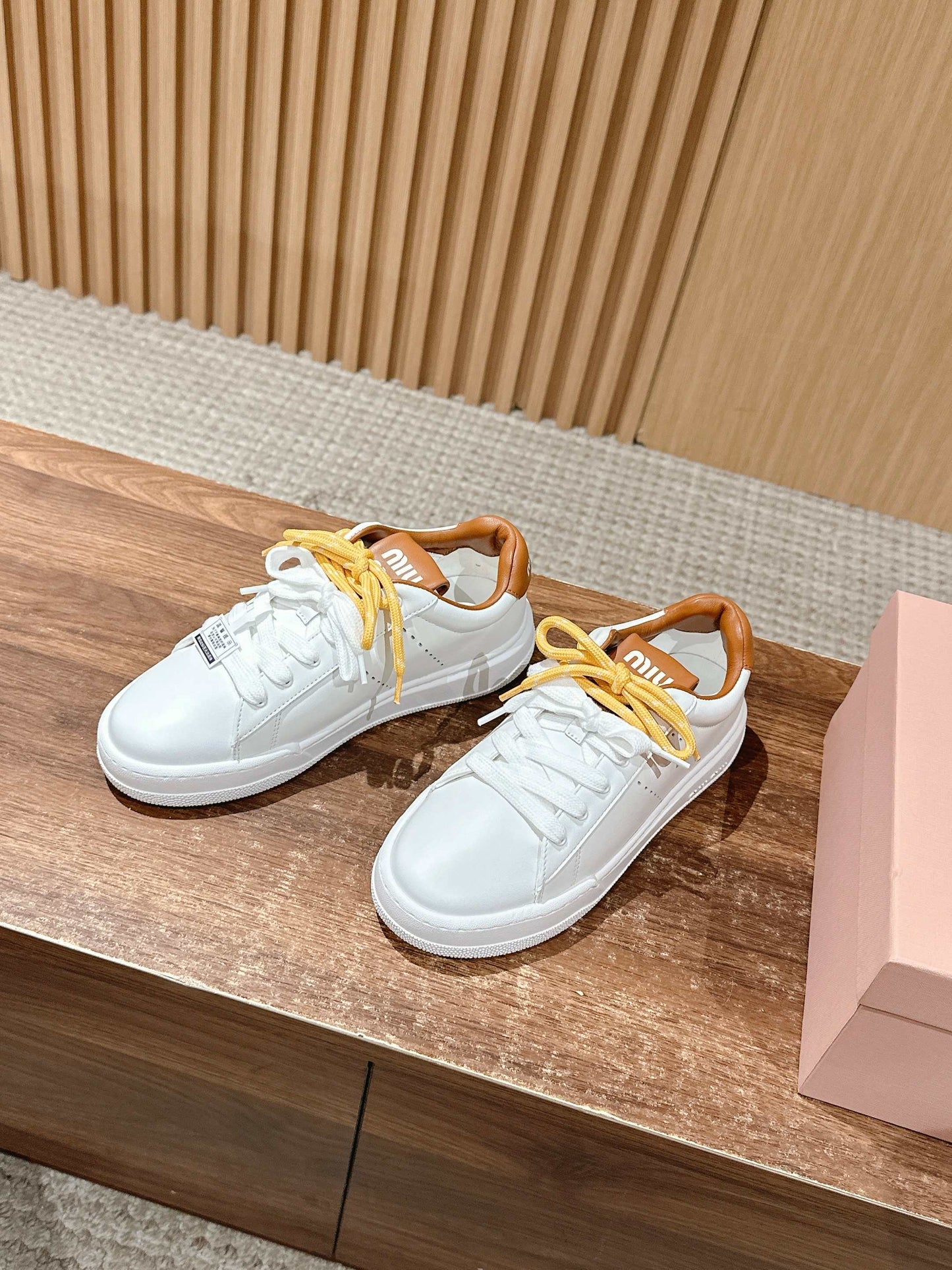 MM SNEAKERS IN WHITE CALFSKIN WITH YELLOW LACES - 35
