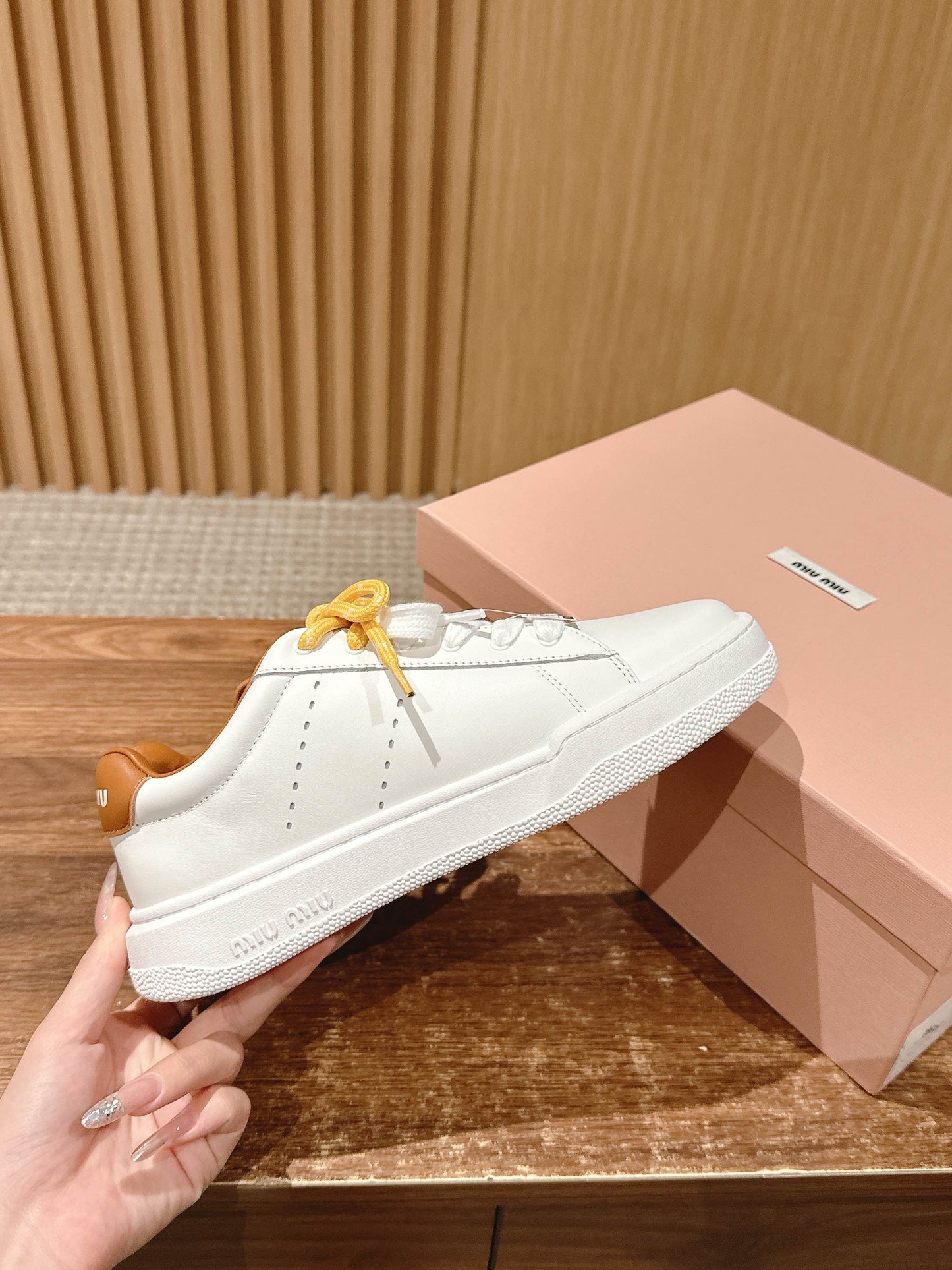 MM SNEAKERS IN WHITE CALFSKIN WITH YELLOW LACES - 35