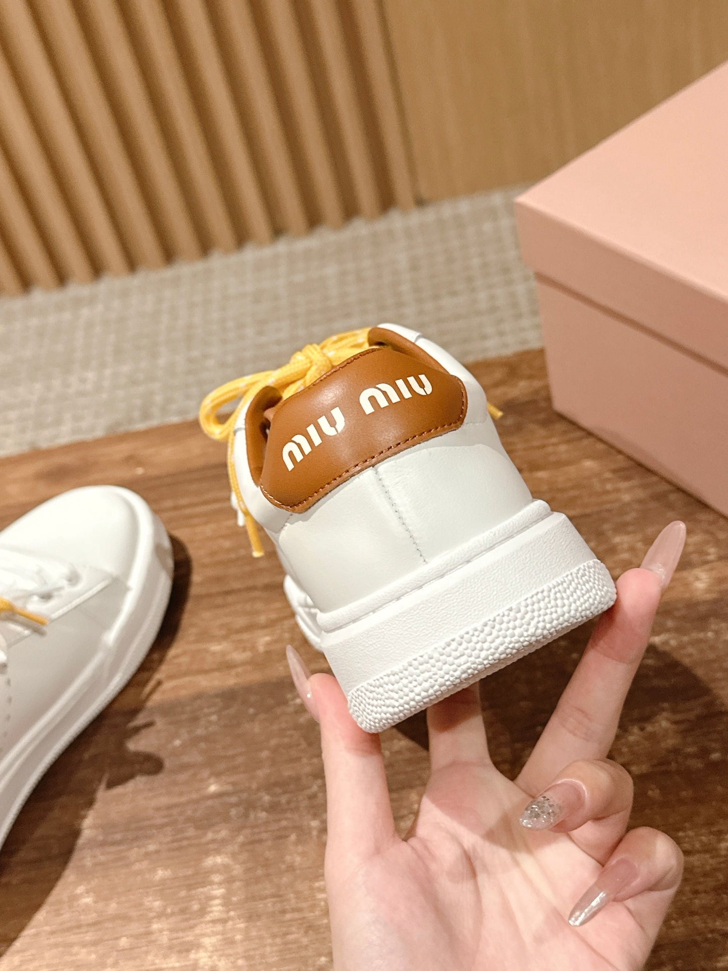 MM SNEAKERS IN WHITE CALFSKIN WITH YELLOW LACES - 35
