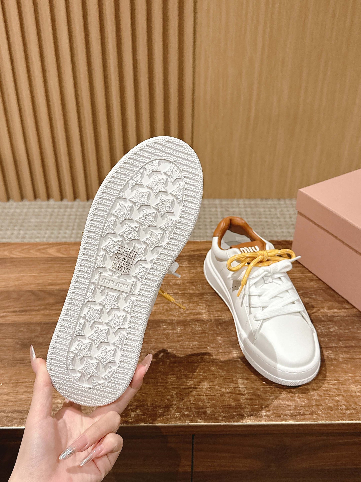 MM SNEAKERS IN WHITE CALFSKIN WITH YELLOW LACES - 35