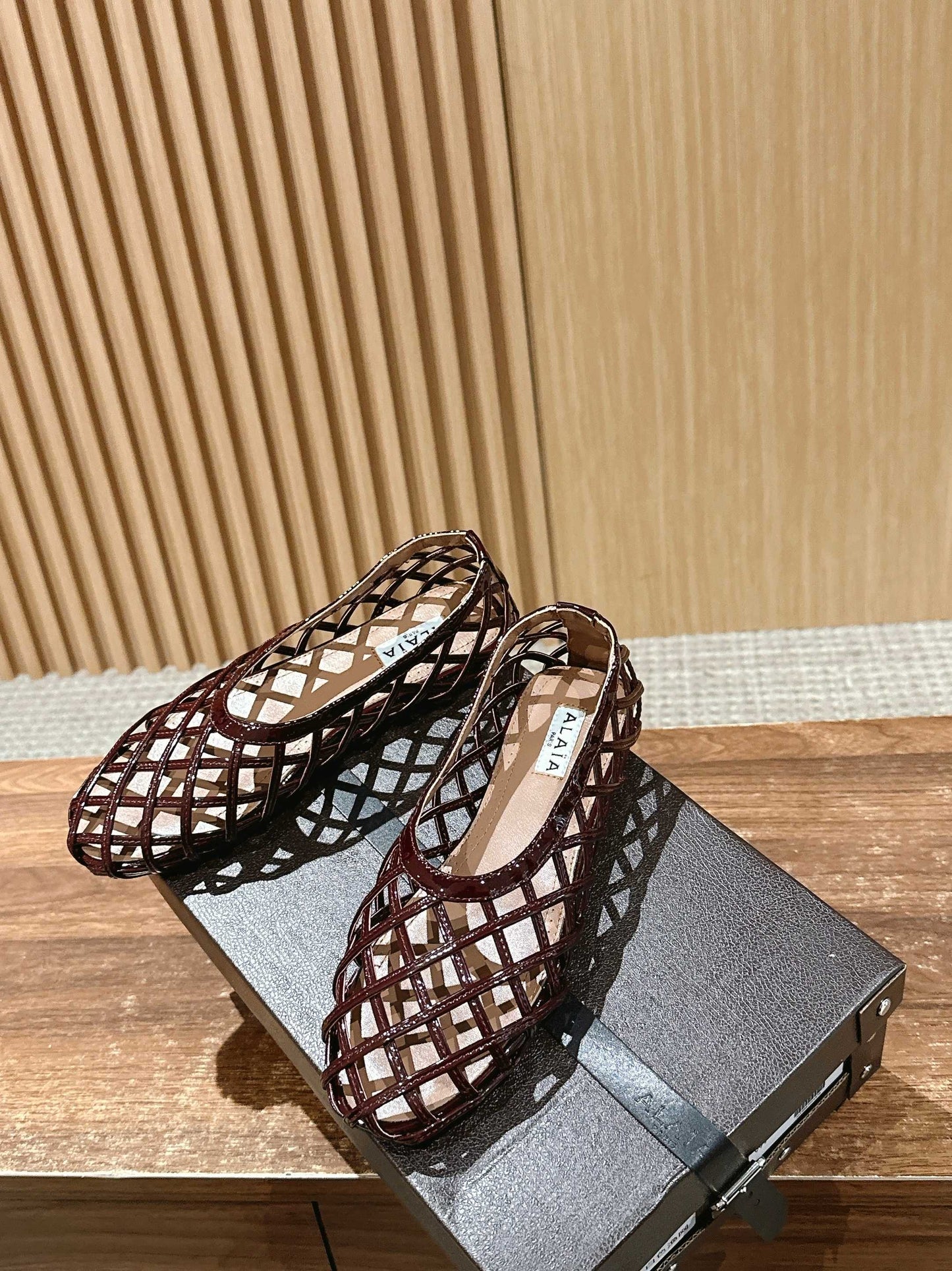 ALAIA MESH BALLET FLATS 25S IN DARK RED LAMBSKIN - 35