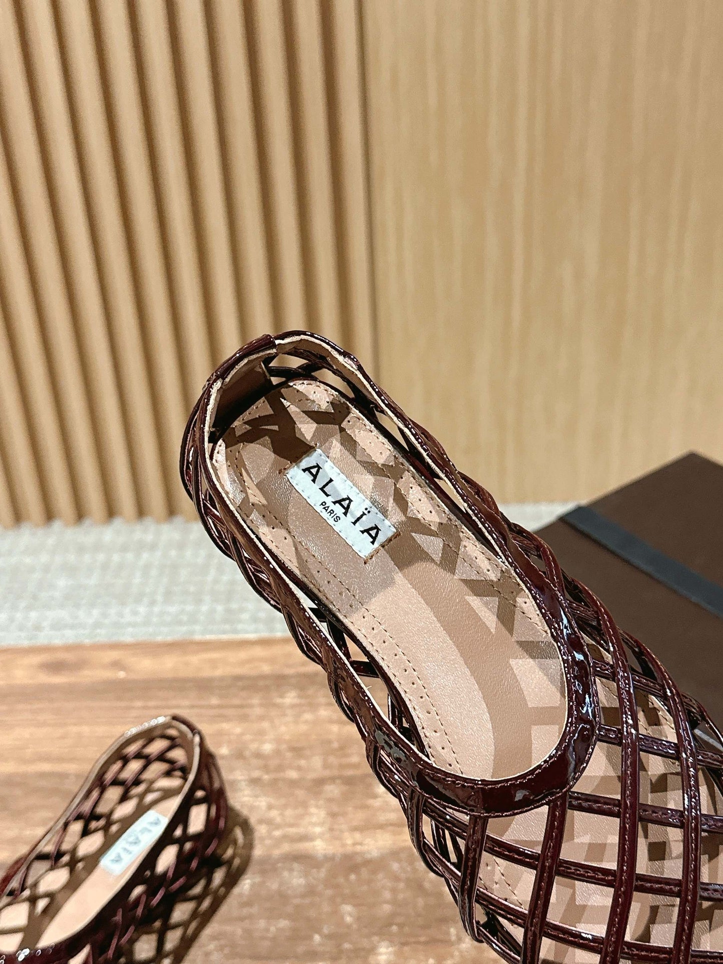 ALAIA MESH BALLET FLATS 25S IN DARK RED LAMBSKIN - 35