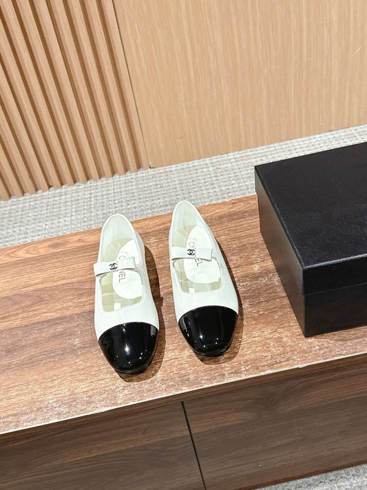 CHANEL 25S БАЛЕТКИ МЕРІ ДЖЕЙН ЧОРНОГО ТА КОЛЬОРУ СЛОНОВОЇ КІСТКИ З ТЕЛЯЧОЇ ШКІРИ - 35