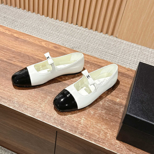 CHANEL 25S BALLET MARY JANES BLACK AND IVORY IN CALFSKIN - 35