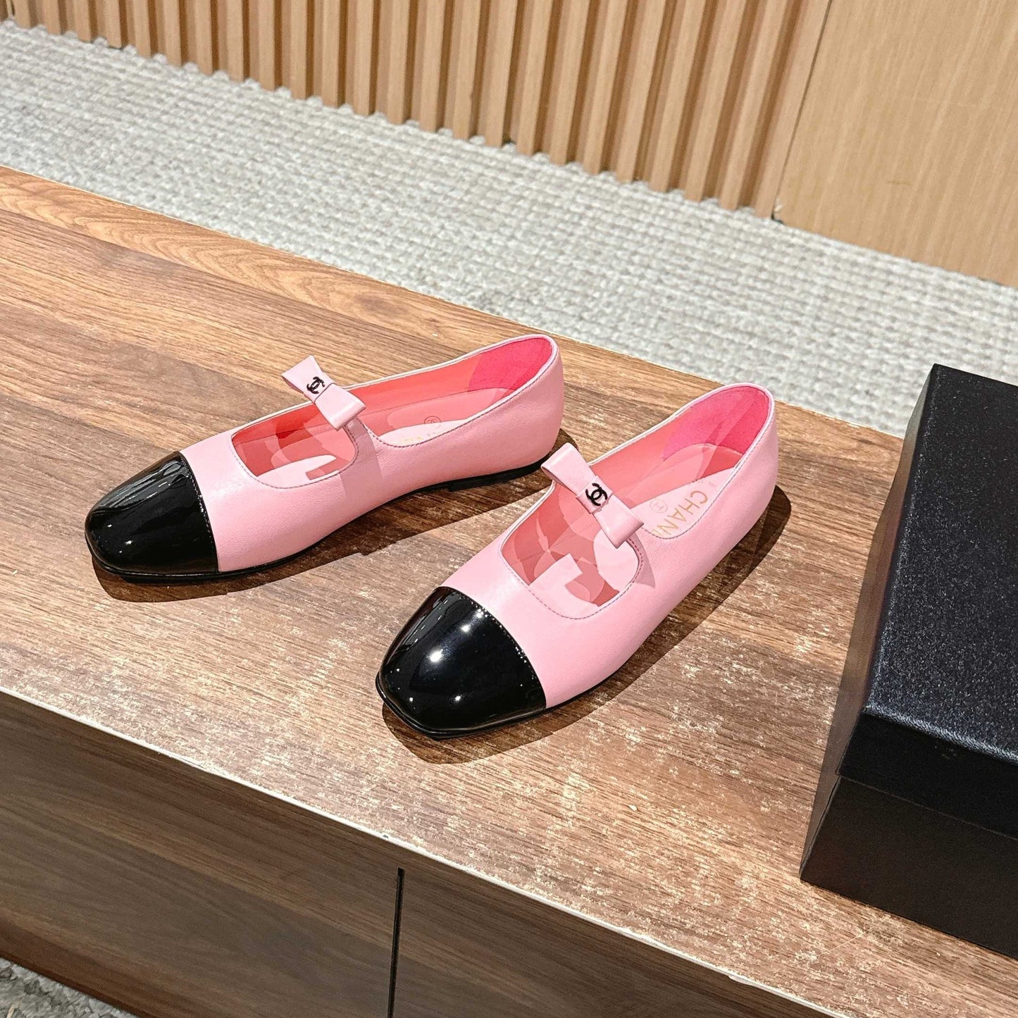 CHANEL 25S BALLET MARY JANES BLACK AND PINK IN CALFSKIN - 35