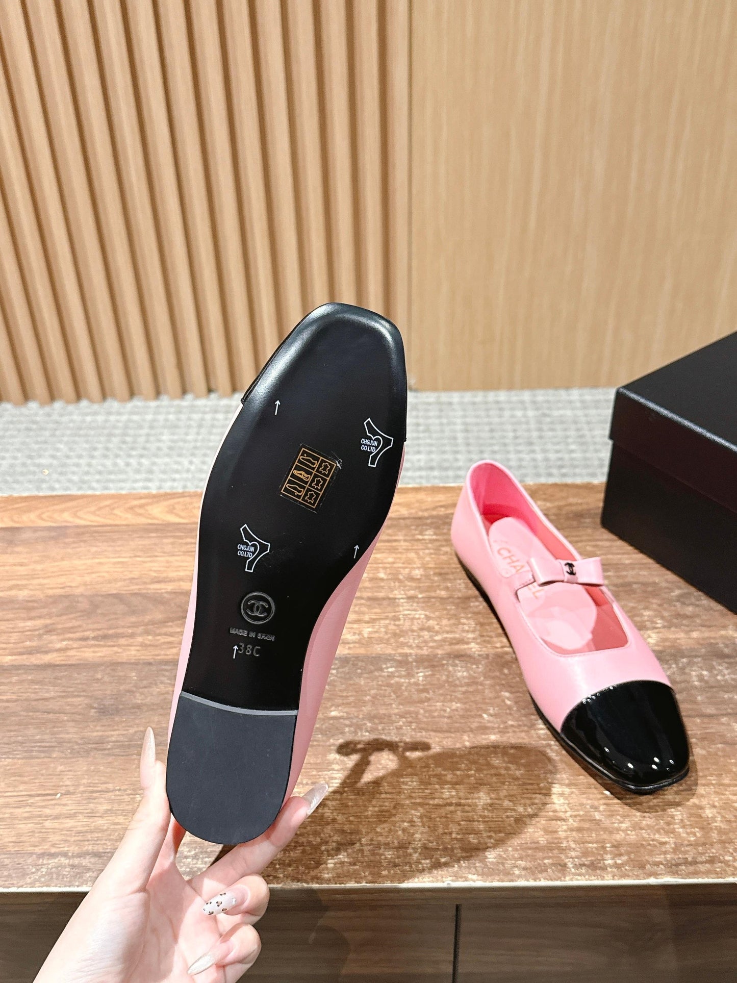 CHANEL 25S BALLET MARY JANES BLACK AND PINK IN CALFSKIN - 35