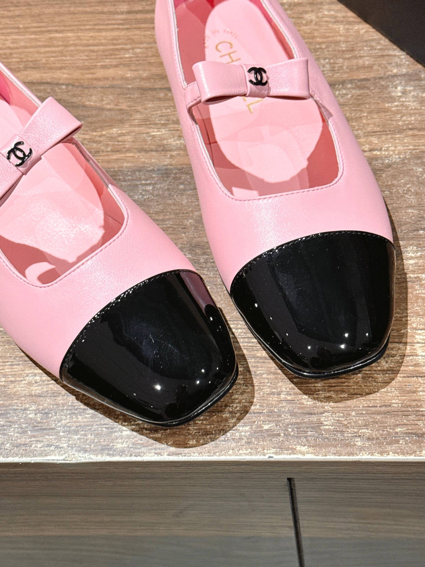CHANEL 25S BALLET MARY JANES BLACK AND PINK IN CALFSKIN - 35