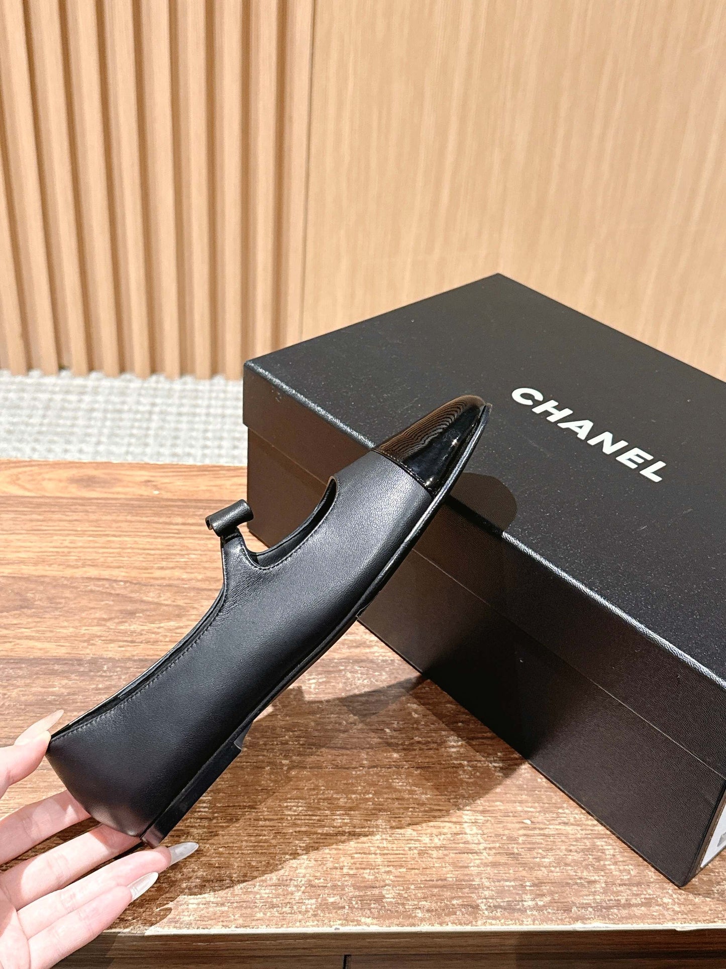 CHANEL 25S BALLET MARY JANES BLACK IN CALFSKIN AND PATENT CALFSKIN - 35
