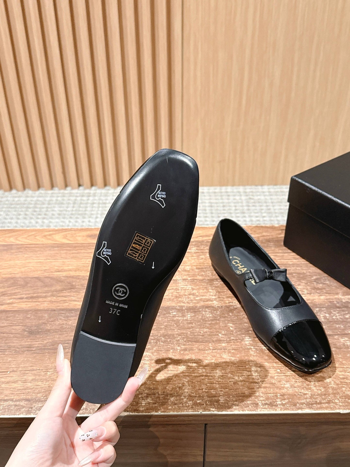 CHANEL 25S BALLET MARY JANES BLACK IN CALFSKIN AND PATENT CALFSKIN - 35
